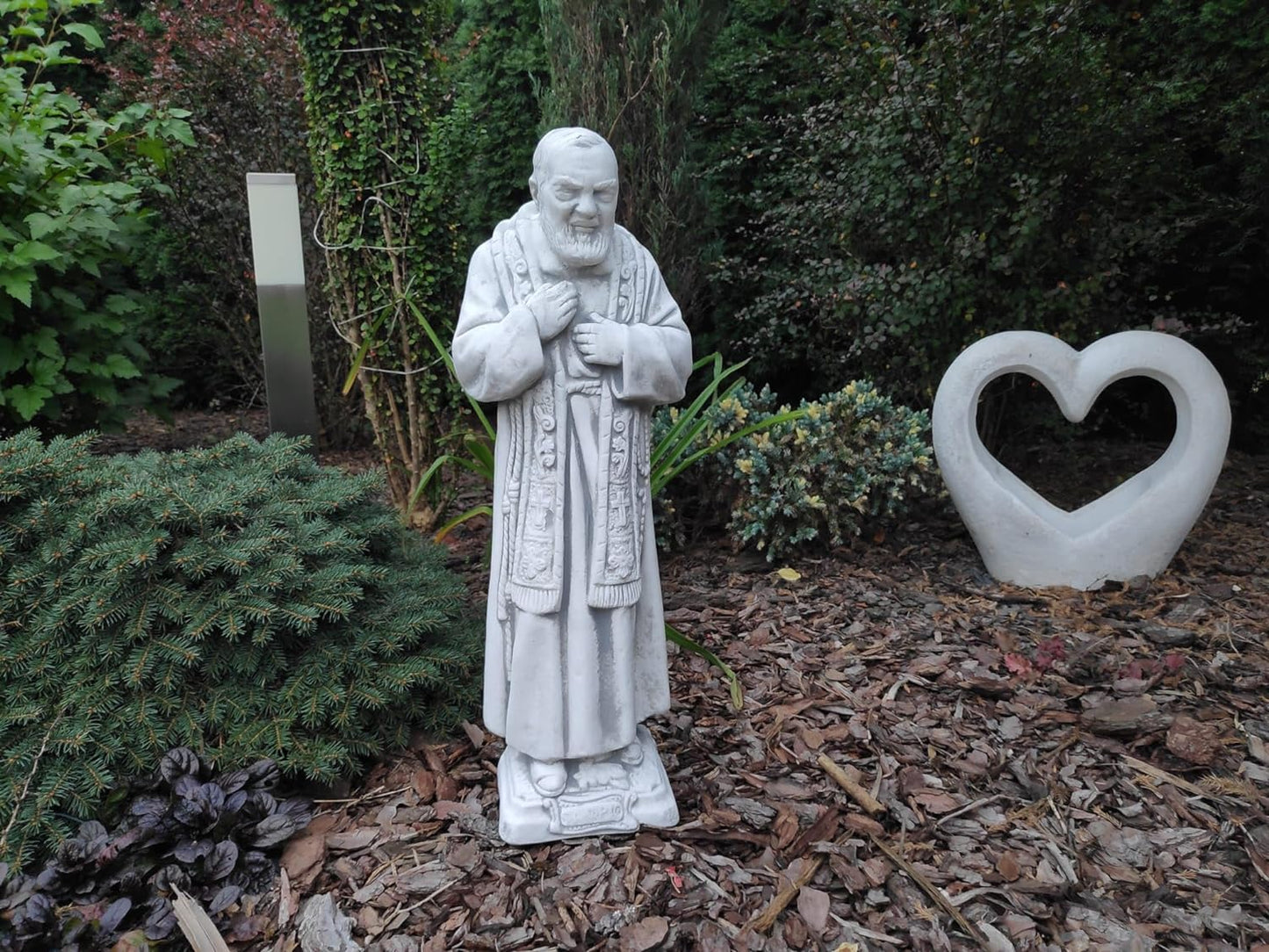 Estátua maciça, feita de concreto arquitetônico, figura externa ou interna do Padre Pio 60x22x14cm