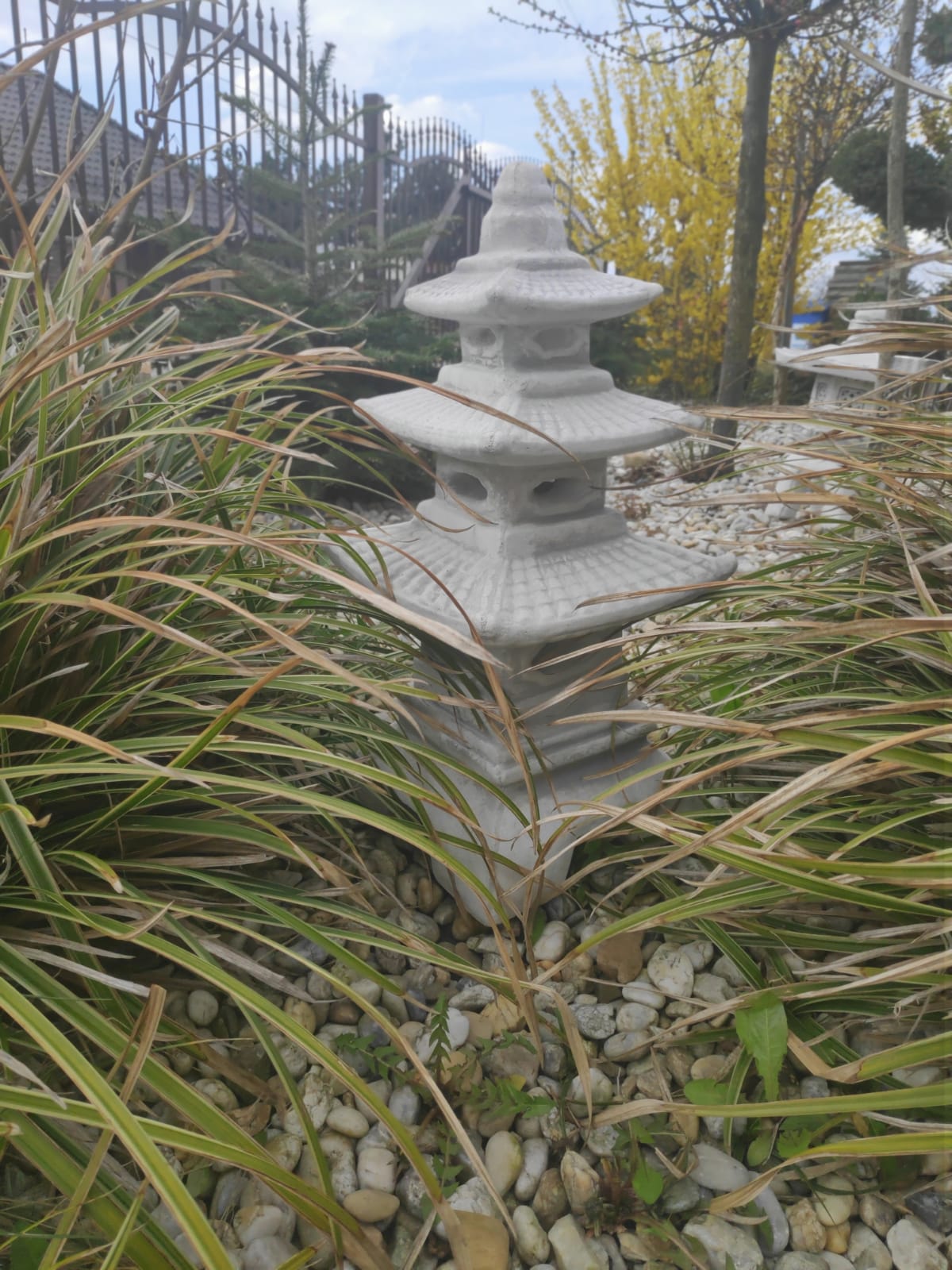Estátua de ornamento de jardim - Lanterna japonesa/pagode de três camadas de pedra