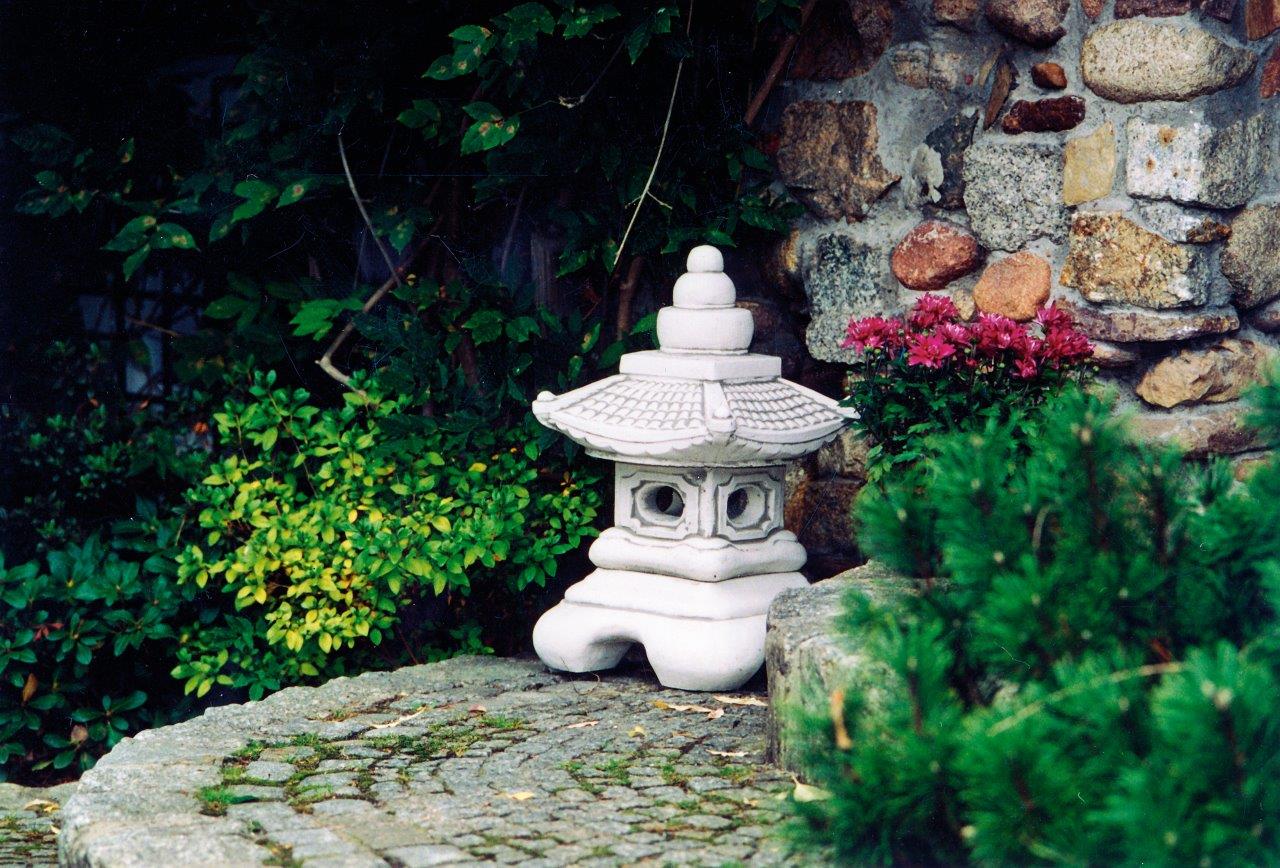 Lanterna Harmonia Tōrō - Pagode Estilo Oriental, 63cm de Altura