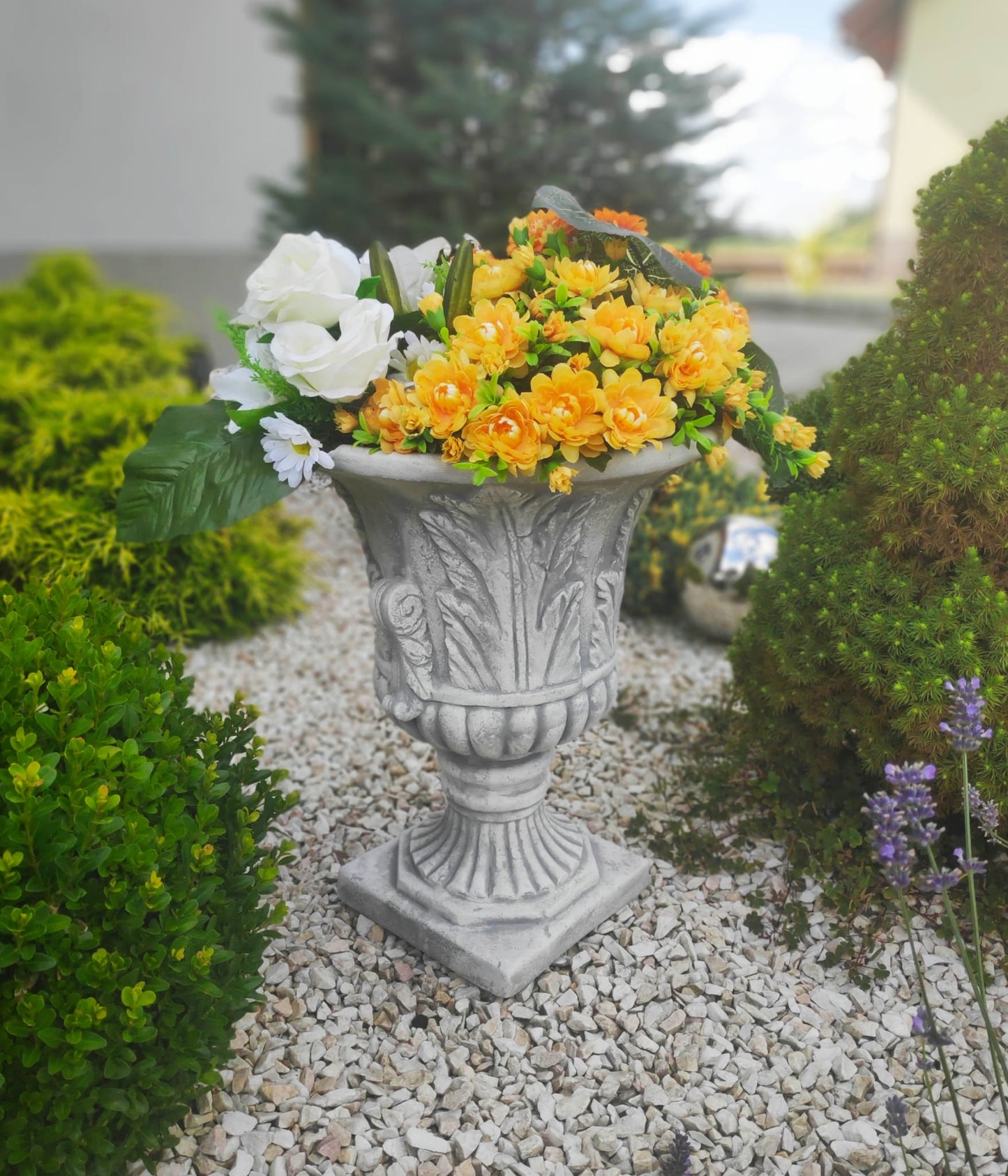 Urna de plantador de concreto elegante ornamentado - destaque de jardim de 46 cm de altura
