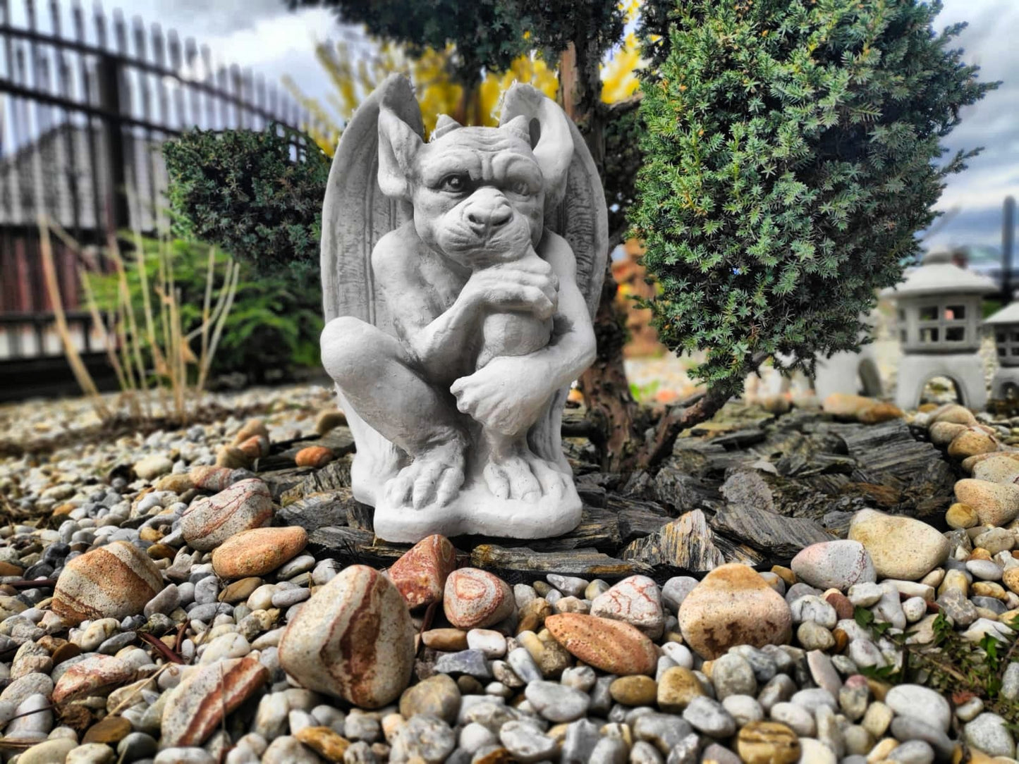 Estatueta de gárgula sentada, feita de pedra fundida, ornamento externo/interno, decoração
