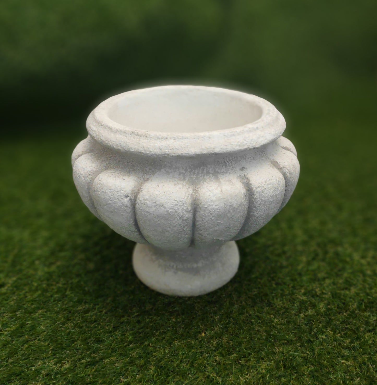 Vaso de cálice romano, feito de concreto 18 x 31 x 26 cm
