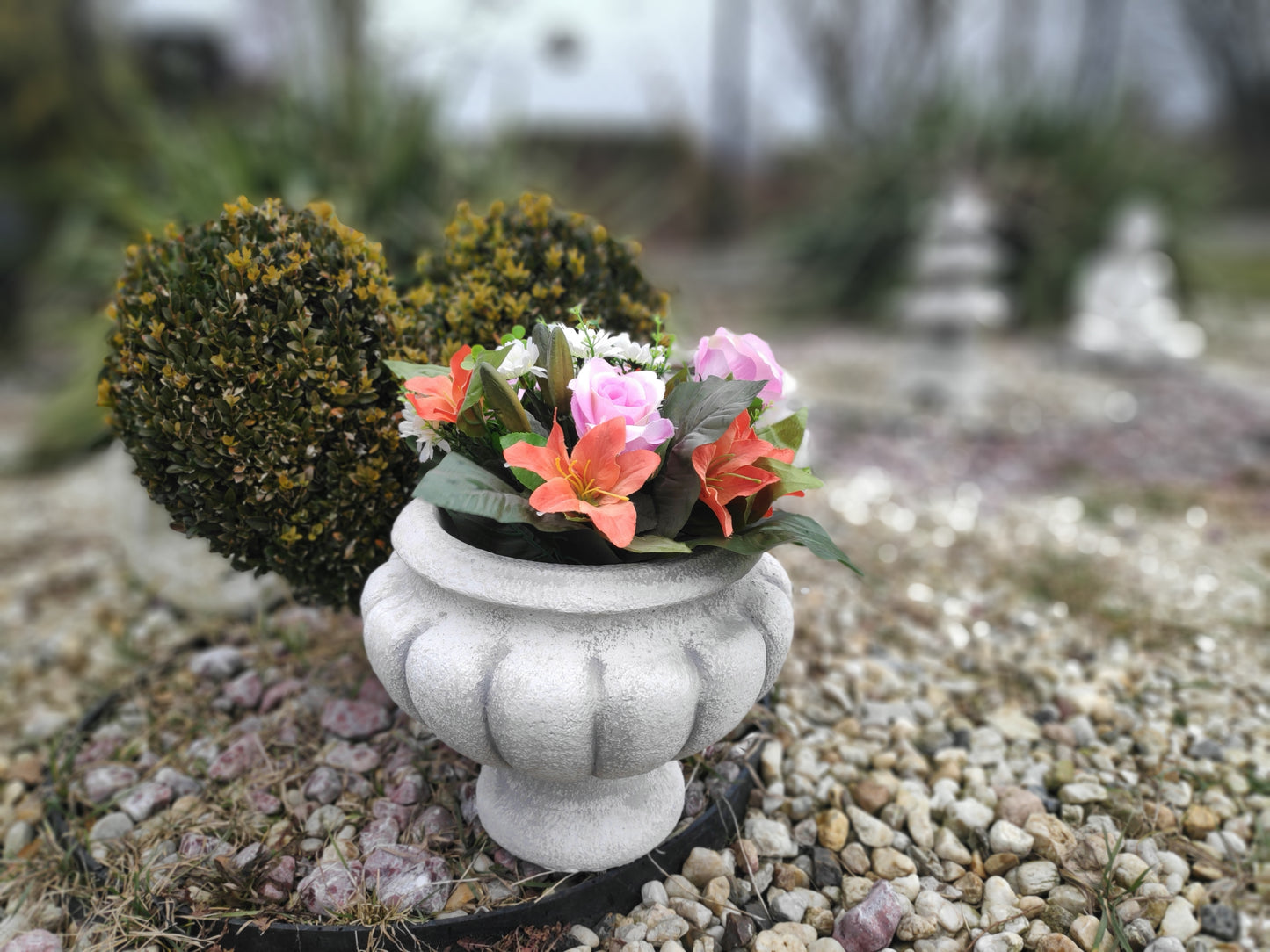 Vaso de cálice romano, feito de concreto 18 x 31 x 26 cm