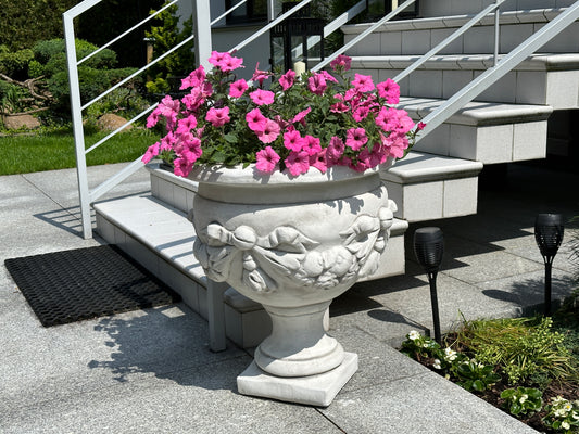 Vaso de flores clássico – uma mistura atemporal de sofisticação e durabilidade.