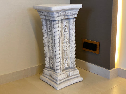 Den Klassisk Græsk- og Romersk-Inspirerede Søjle