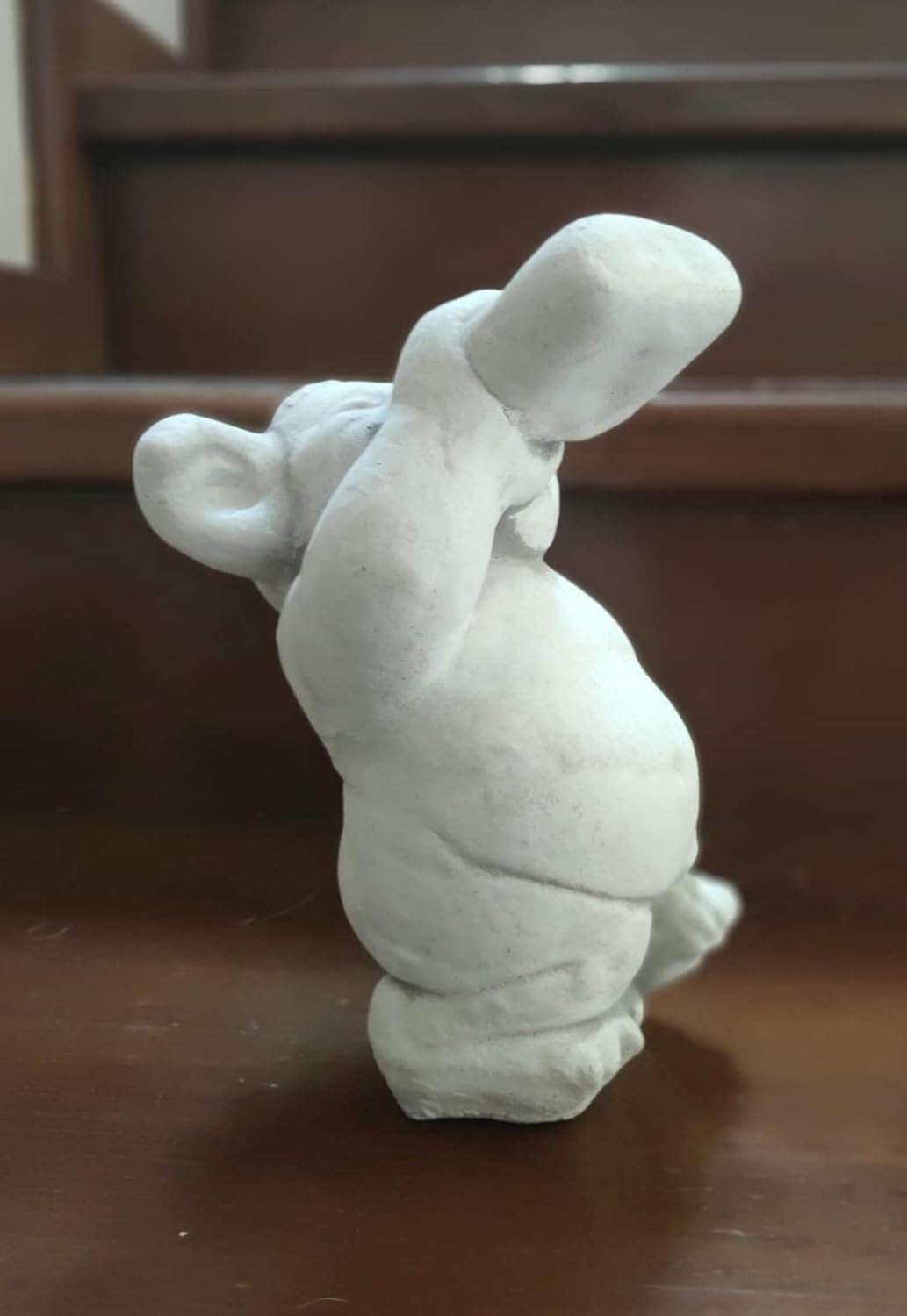 Estatueta de Troll que bebe rum