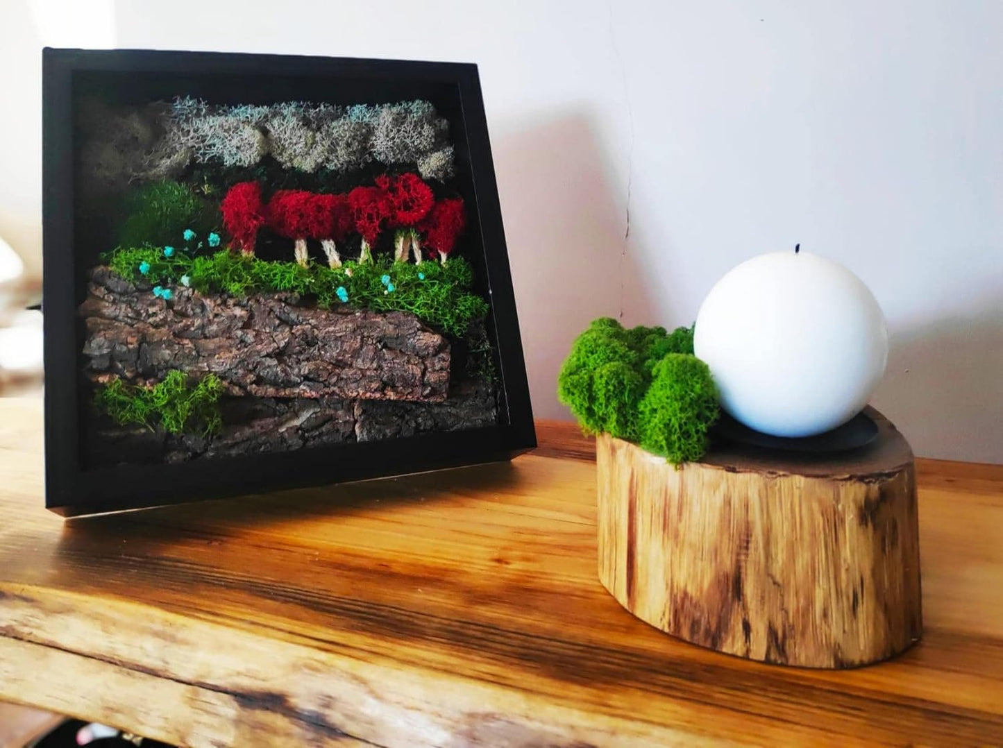 Artesanato feito com plantas preservadas e musgo de rena na moldura preta 27x27cm - Outono Mágico em Paris