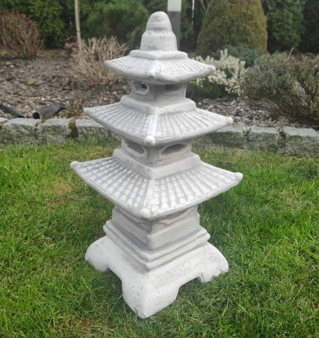 Estátua de ornamento de jardim - Lanterna japonesa/pagode de três camadas de pedra