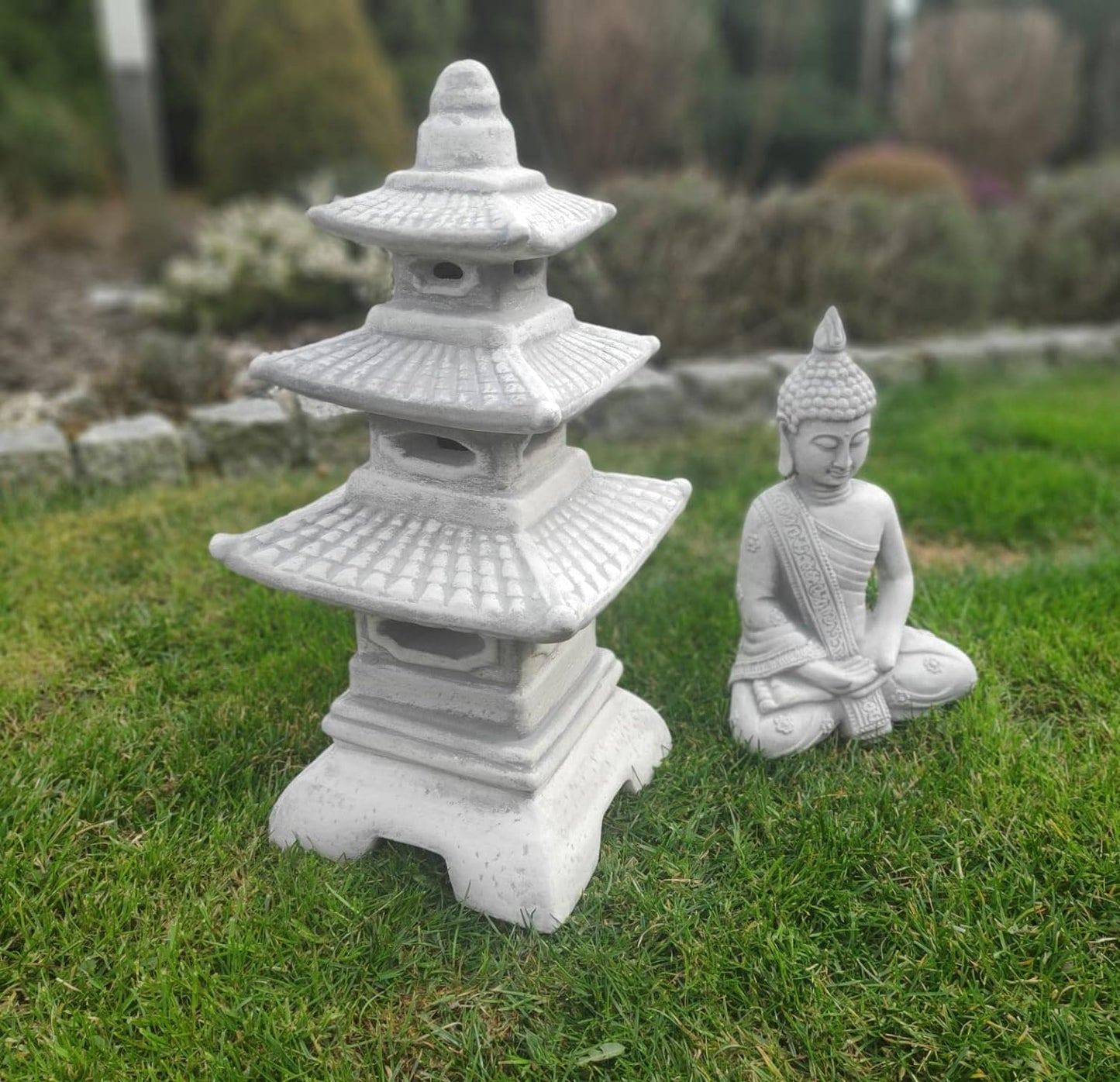 Estátua de ornamento de jardim - Lanterna japonesa/pagode de três camadas de pedra
