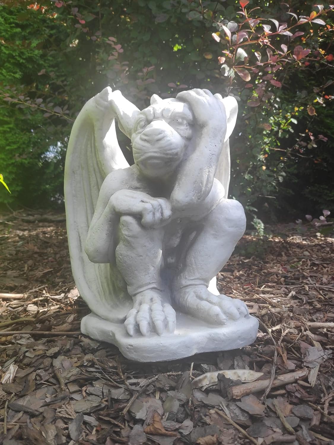 Pequena estatueta de gárgula, ornamento interno ou externo, estátua de pedra
