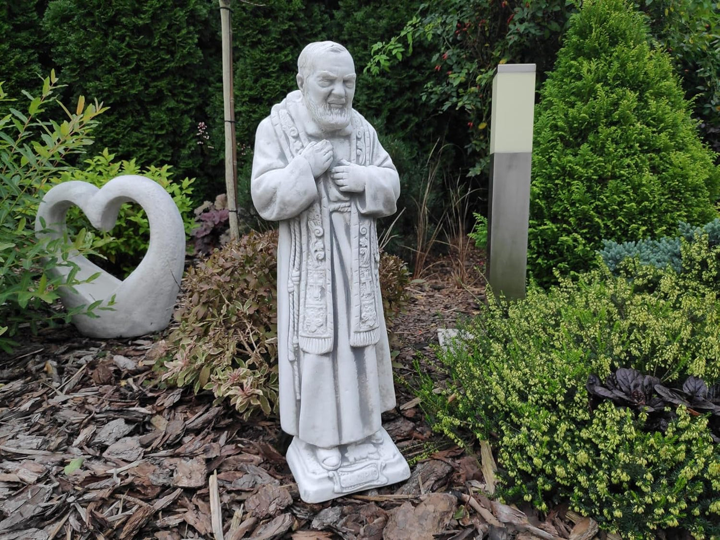 Estátua maciça, feita de concreto arquitetônico, figura externa ou interna do Padre Pio 60x22x14cm