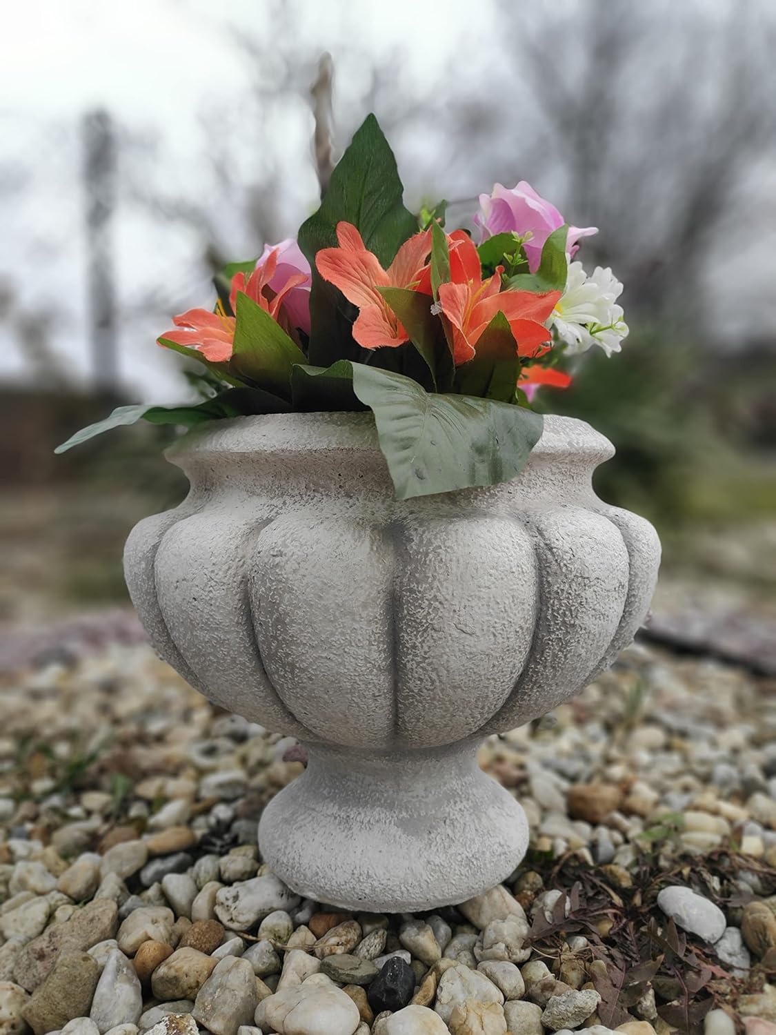 Vaso de cálice romano, feito de concreto 18 x 31 x 26 cm