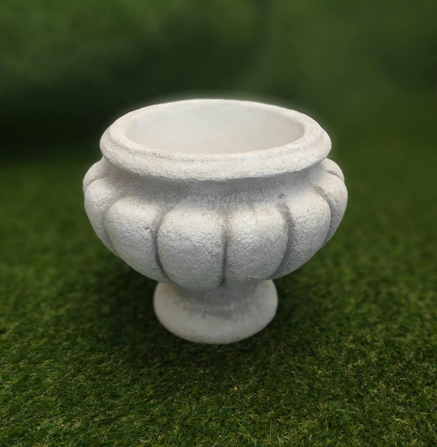 Vaso de cálice romano, feito de concreto 18 x 31 x 26 cm
