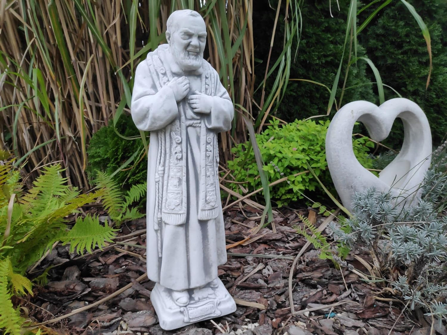 Estátua maciça, feita de concreto arquitetônico, figura externa ou interna do Padre Pio 60x22x14cm