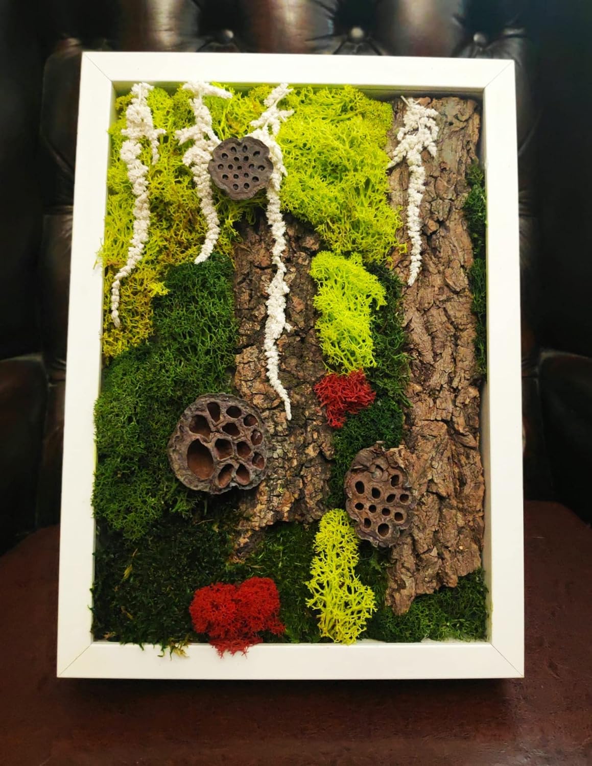 Composição de musgo escandinavo em moldura branca 23x32cm, obra de arte feita de plantas preservadas - País das maravilhas místicas