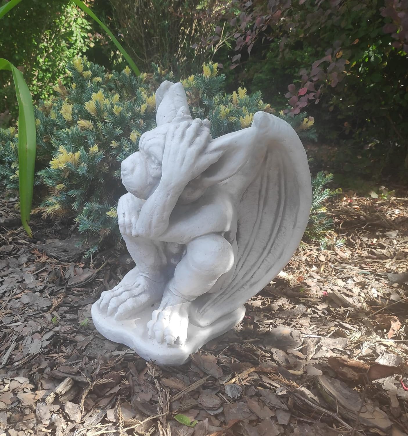 Pequena estatueta de gárgula, ornamento interno ou externo, estátua de pedra