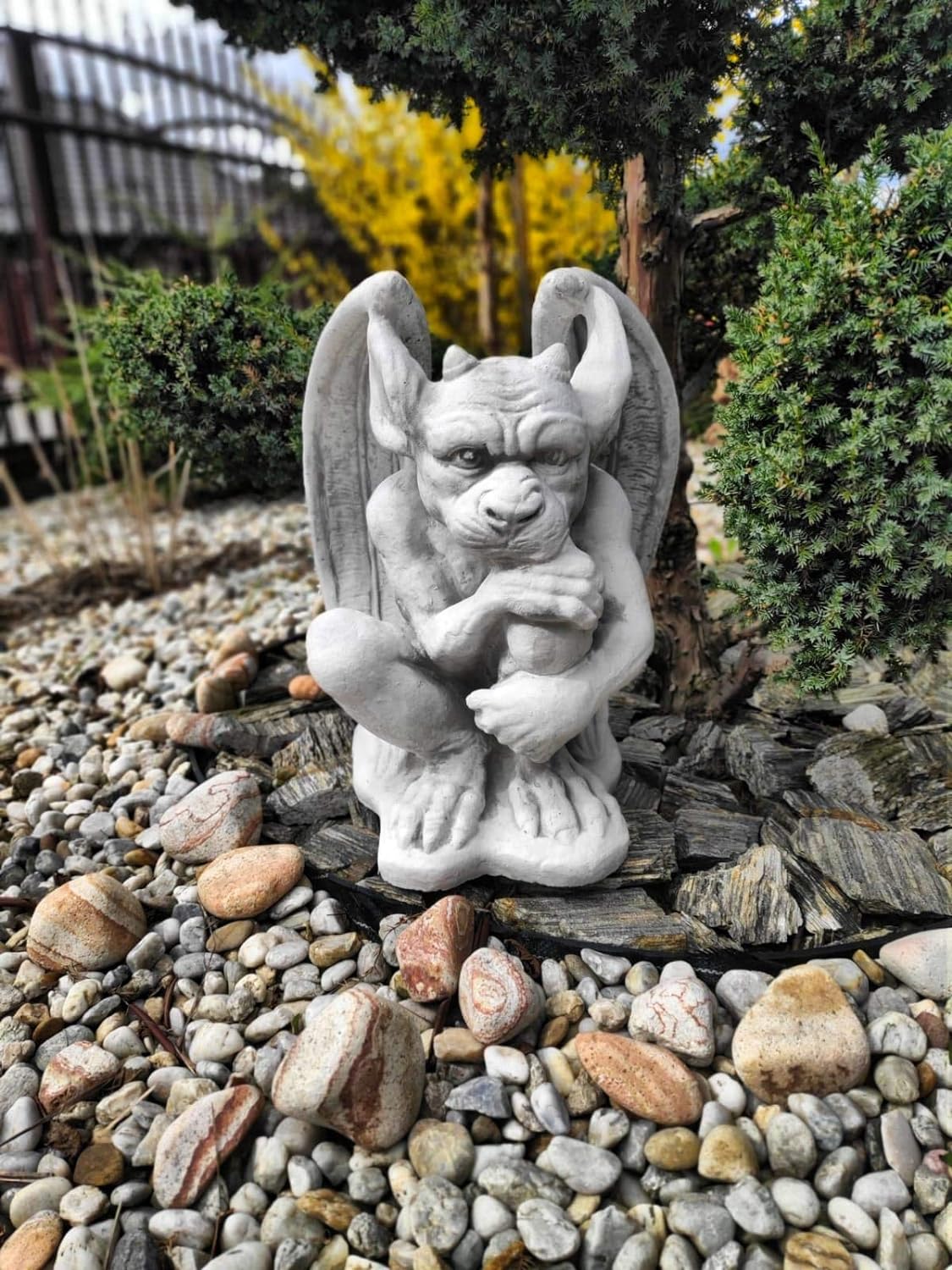 Estatueta de gárgula sentada, feita de pedra fundida, ornamento externo/interno, decoração