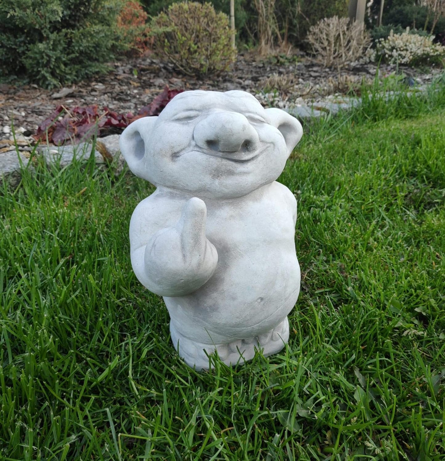 Estatueta de Troll Rebelde – Uma Declaração Ousada