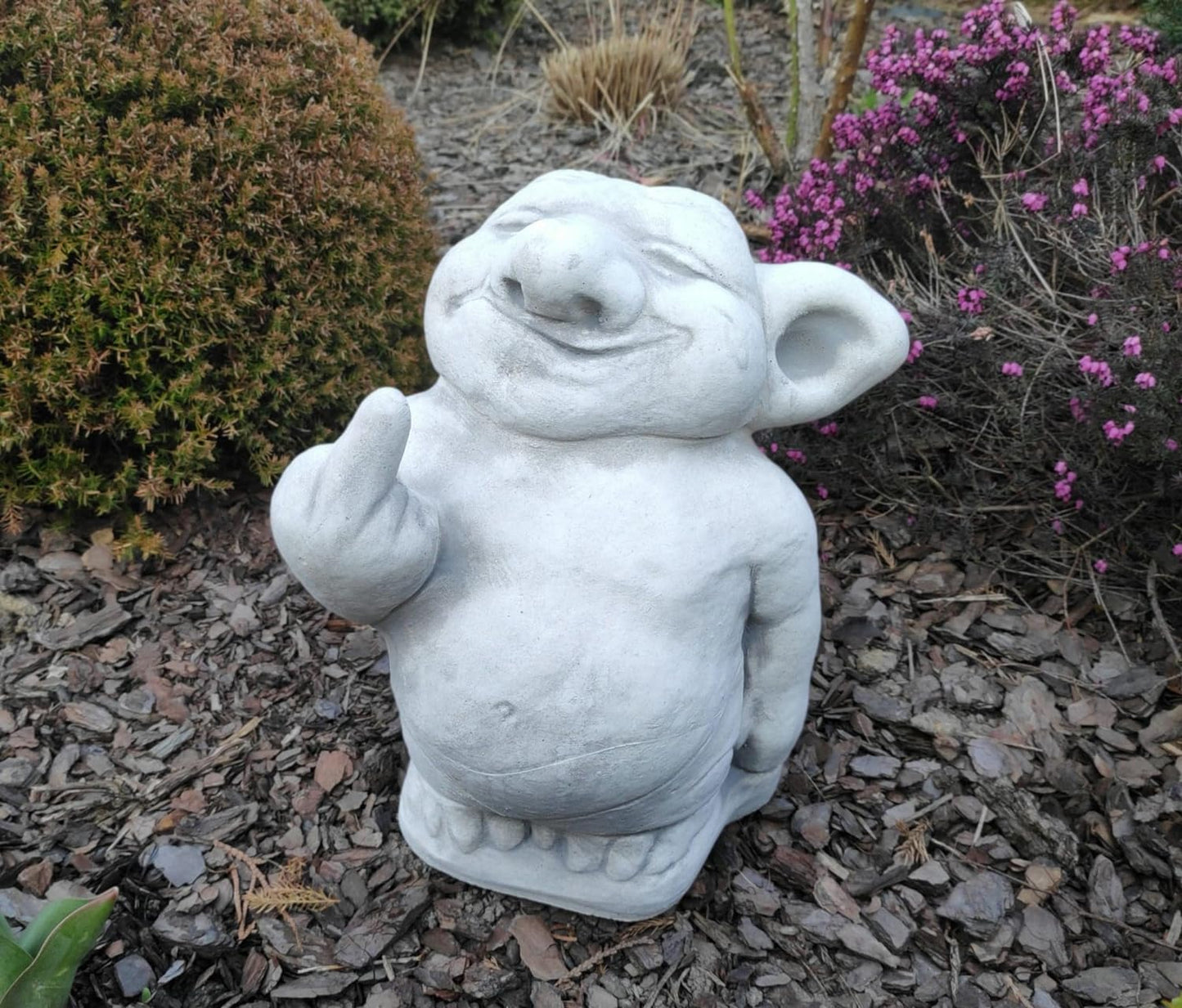 Estatueta de Troll Rebelde – Uma Declaração Ousada
