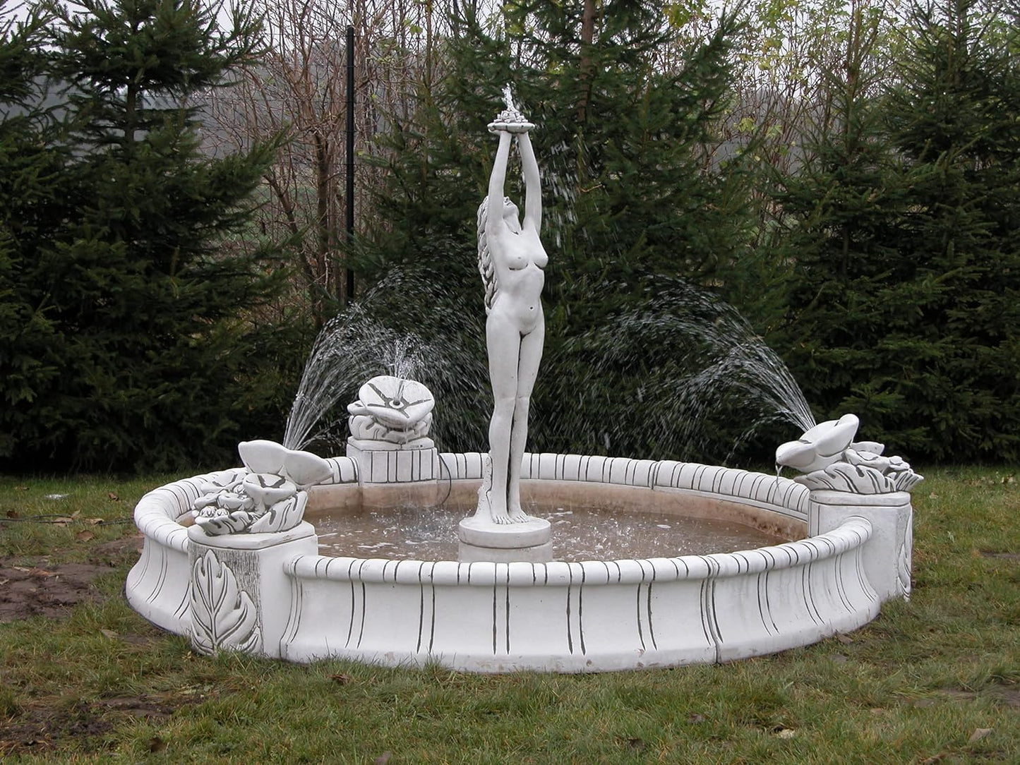 Fuente Femenina con Detalle Artístico y Concha Marina